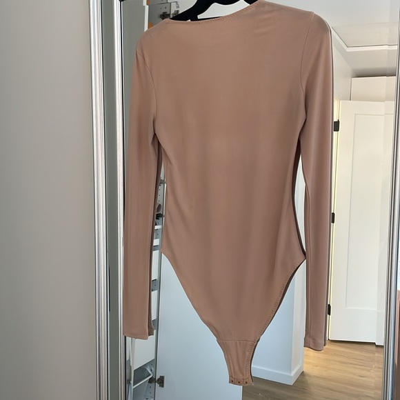 H&M Nude longsleeve bodysuit - Picture 4 of 4